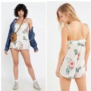 Urban Outfitters UO White Floral Babydoll Sleeveless Romper XS